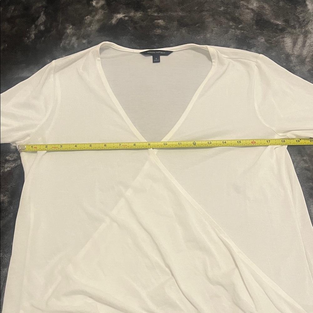 Banana Republic Cream Short Sleeve Wrap Top - Picture 4 of 4